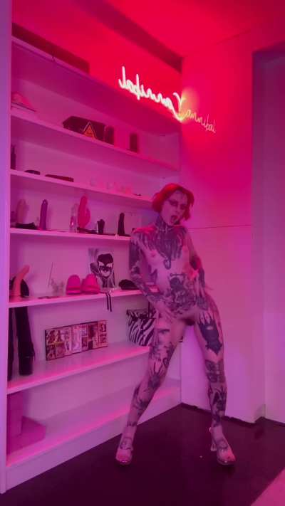 Cum inside or on my hot ass