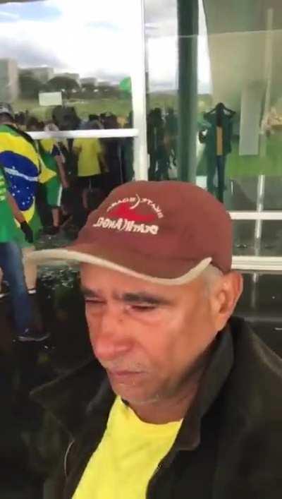 Os golpistas invadiram