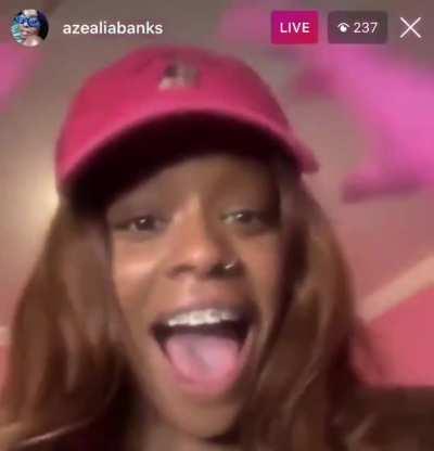 Seraphine after getting attacked by everyone on this sub