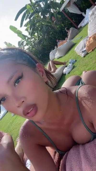 Tanning selfie, say hi for a kiss