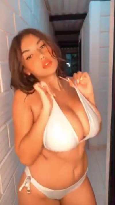 Can't believe this chick is 18 (Dasani Delgado)