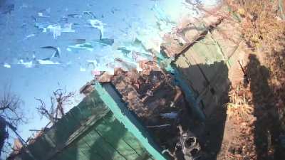 extended footage of Ukrainian fighting Russian soldier with knife