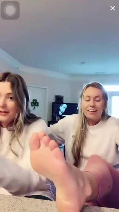 @ambercollins3 and @monicamayy were live again from Thursday; Amber’s got such amazing rap talent and amazing hot bare 🦶🏻 sole!! Part 8