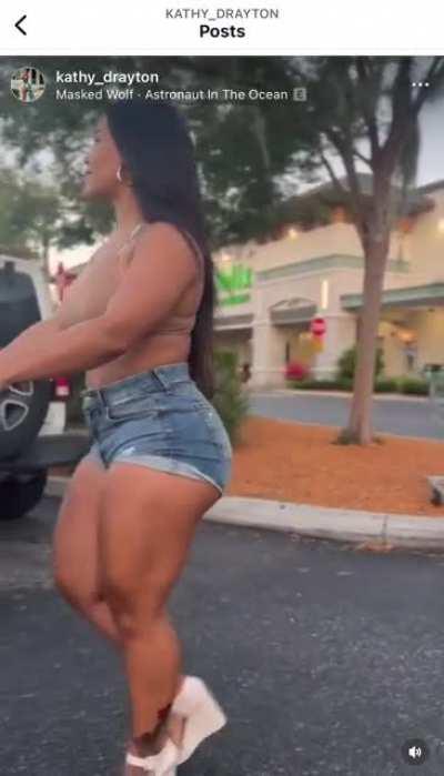 I never see Kathy Drayton or her husband discussed on here! They are some of the wildest fitness influencers ever to me 😂 you have to sign an NDA if you do one of their “the science” plans and I think she’s beautiful but a lot of their content is extremel