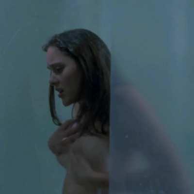 Marion Cotillard washing her big tits