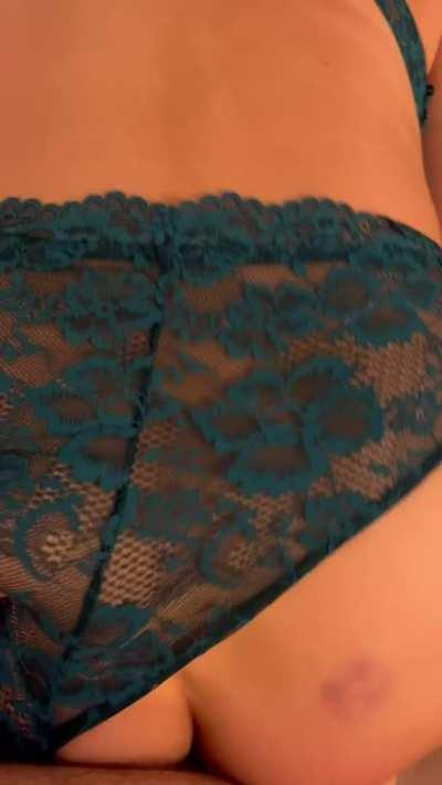 Bruised Ass + Shiny Plug = Heavenly views [M][F]