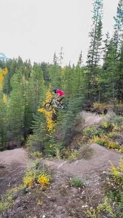 Big no hander. Freeride mtb insta: billyadamsonmtb