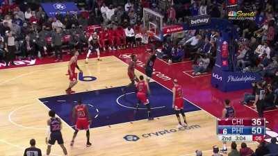 [Highlight] Tyrese Maxey hits the fancy euro-step into the athletic layup