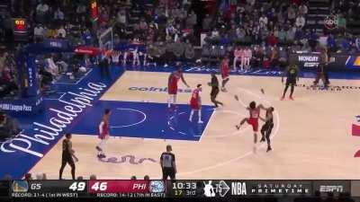 [Highlight] Matisse Thybulle plays great defense on Curry, blocks his stepback