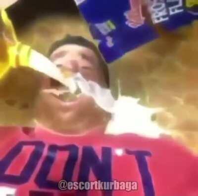 PORÇAY BELEŞ YEMEK YERKEN OLUR GİBİ