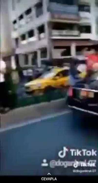 bi sn kapı çalıyo