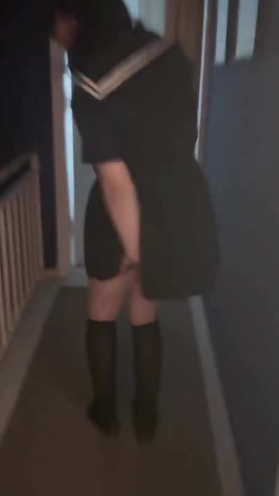 Her gordugunuz seye asilmayin 