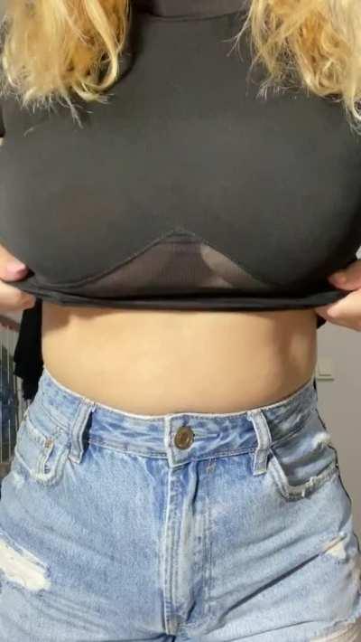 Casual surprise boobs! 😋