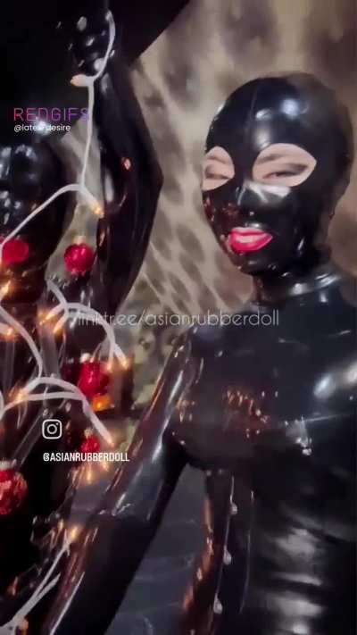 Merry Christmas my little rbbr lovers! 😘🎄🎁