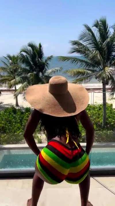 Sunshine and waistline combine @xcamster