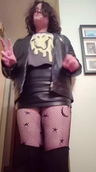 Gothicc puppy still ownerless, figured you might like it >~<