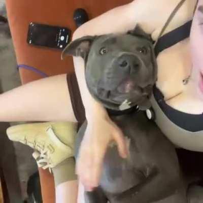 🍒🧎🏽&zwj;♂️