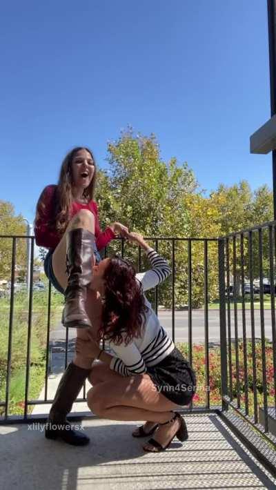 Being licked in public [f]