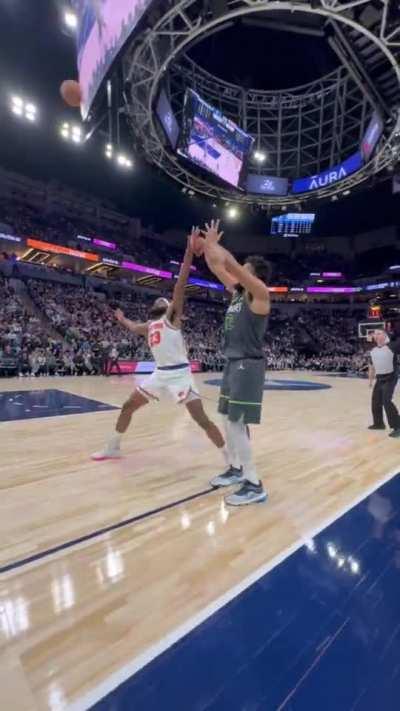 [Highlight] Sick sideline vantage point of KAT hitting a dagger 3 and giving the crowd what they want