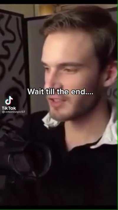 Ayoo pewds movin mad😳