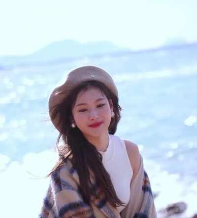 210329 - Sana is amazing