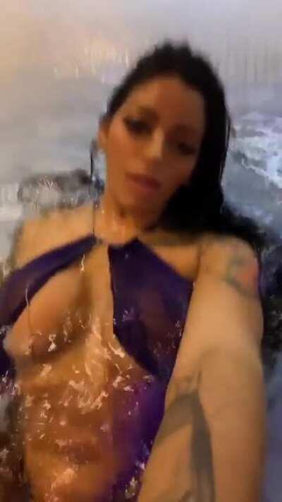 Stephanie Silveira @stephaniesilveiira