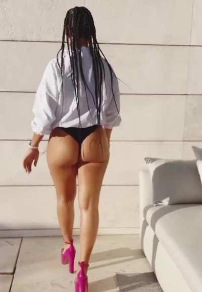 This video has 45 million views on Georgina's Instagram page Imagine how many men from here dream of this beautiful 🍑And how many records were broken, you probably know what I mean 🤪Do you think geo will show us a similar video?