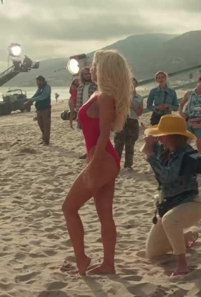 Lily James (as Pamela Anderson)