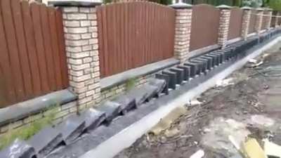 One way to lay bricks...