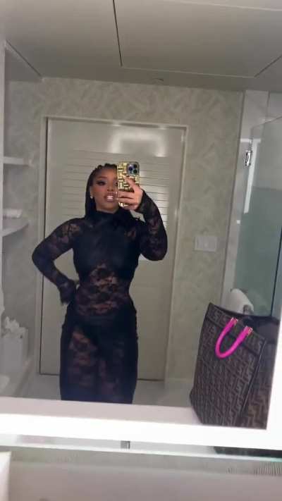 Chloe mirror selfie | IG story 7•28•25