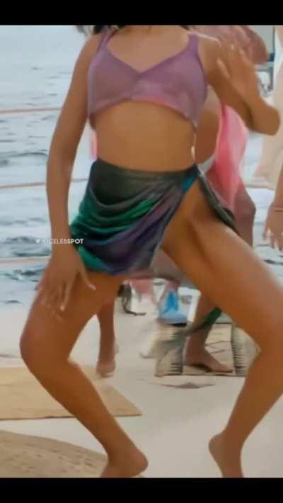 Deepika Padukone teases us !!