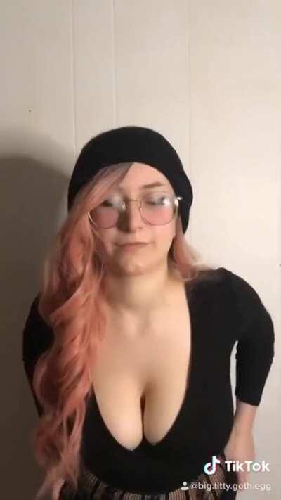 One jiggly goth girl