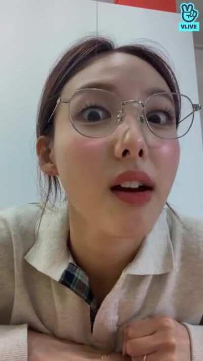 200921 - Nayeon's adorable expressions
