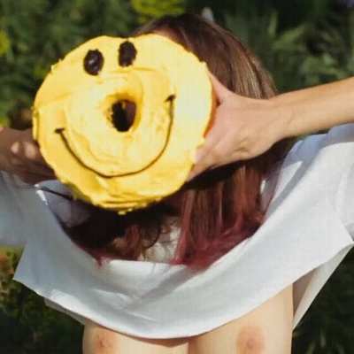 Emily Ratajkowski will put a smile on your face