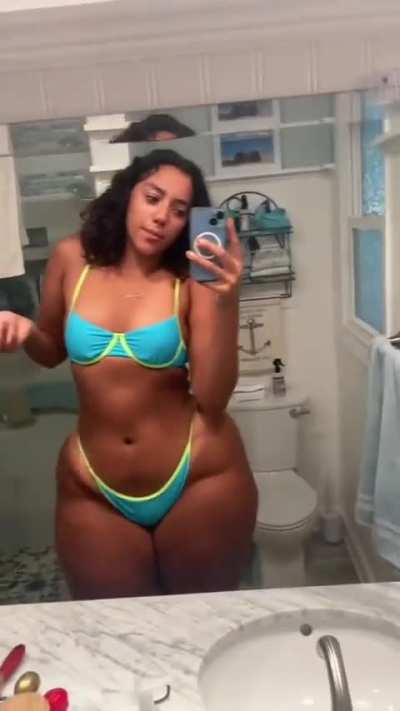 what do you call this build 🥵 [Kendall]