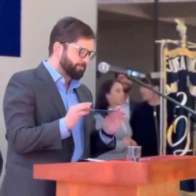 jajaja. Eso ya es bullying.