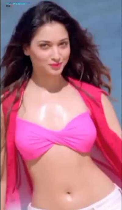 Tammanah ki walk khatam hote hote i am sure sab ka lund se pani nikal gaya hoga. Mera toh nikal gaya uska lusty expression dekh kar 🤤✊💦💦