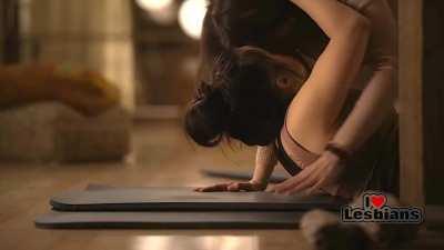 Kelly Marie Tran & Lyndon Smith (Sorry for Your Loss - s02e05)