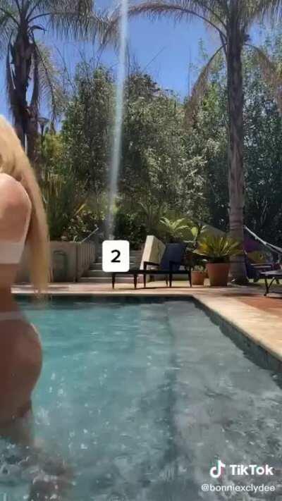 God damn that ass... and that ass!!!! And that.. wait...