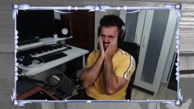 Es que no puedo, me supera esa risa.