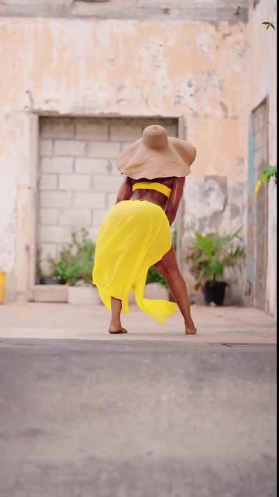 Christina A. González (@chrisschoreo)