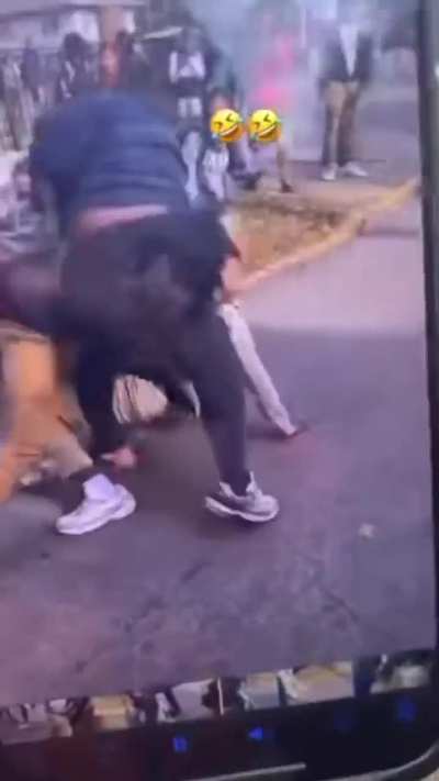 Fatz(Chesnut🏧) beats up rolling 60s(♿️) member for smoking there deadman’s kdot