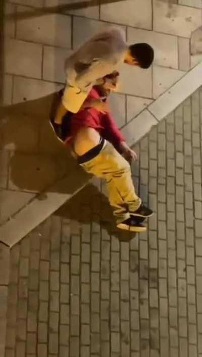 O verdadeiro bro. Aquele que cuida.