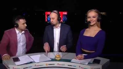 Улыбайся, дура!