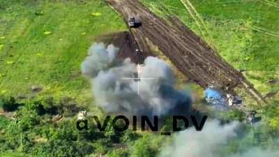 RU pov: Another angle from the failed attack near Novodarovka at the beginning of the counteroffensive shows the vehicles in the column getting hit one after another. 