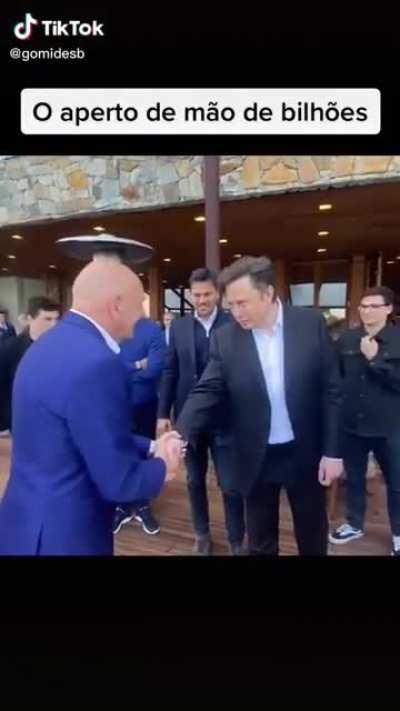 Só faltou o Primo Rico nesse encontro.