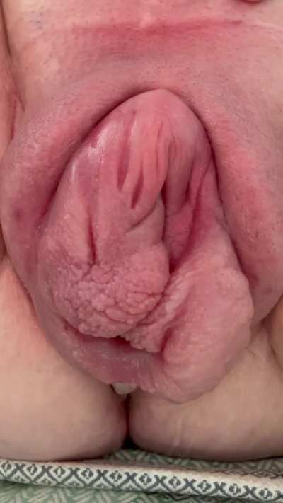 Playing with my plug after pumping for 4 hours yesterday 