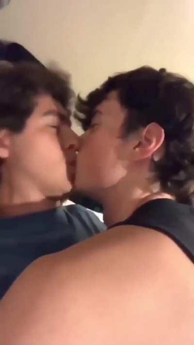 Alexa play Somebody to love by Justin Beiber 🤧