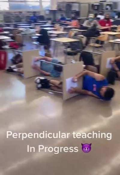 El profesor también jajaja un genio