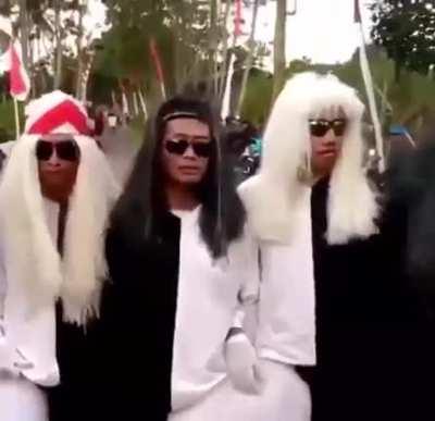 The marching wall of illusion